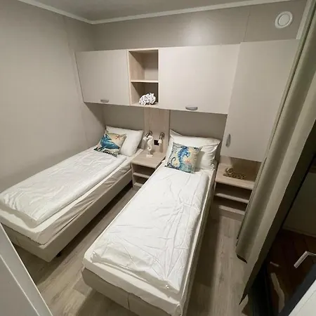 Mara's Coast - Giulia