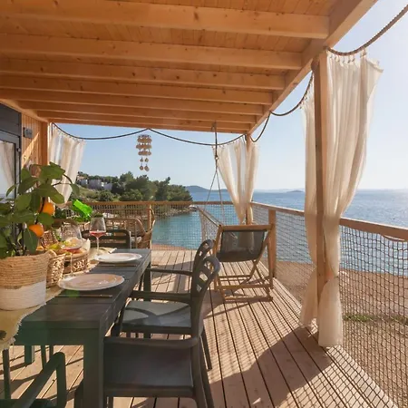 Mara's Coast - Giulia *