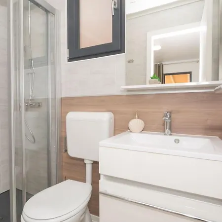 Mara's Coast - Giulia