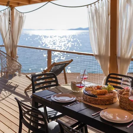 Mara's Coast - Giulia