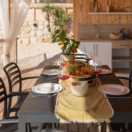 Mara's Coast - Giulia *