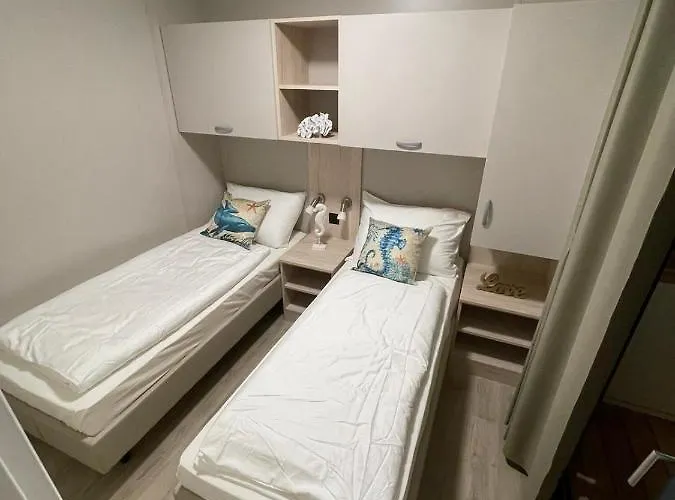 Mara's Coast - Giulia