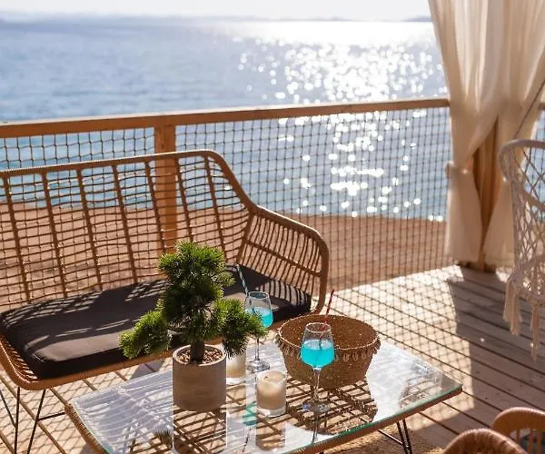 Mara's Coast - Giulia *