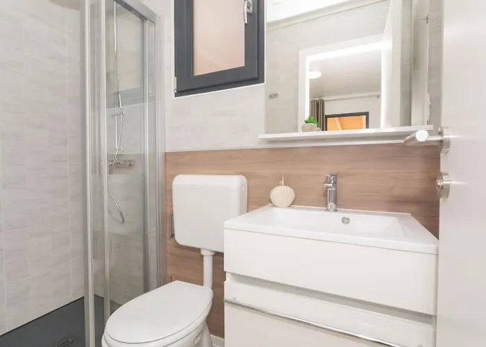 Mara's Coast - Giulia